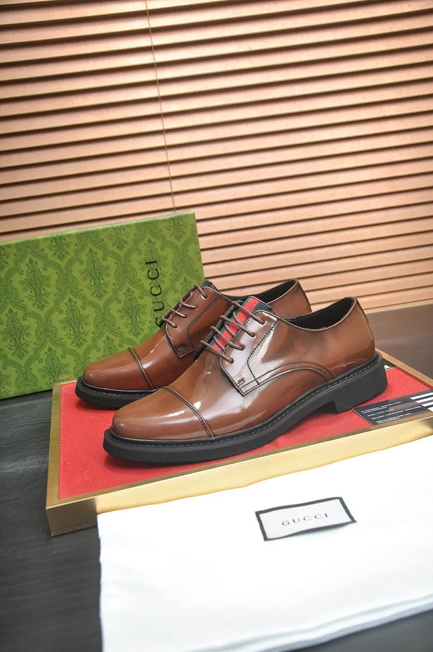 Men's shoes💰540💶Italy's top luxury men's shoe giant (GUCCI) (Gucci) (full cowhide lining) new arrival🍃Original European style🔰 Pleasant to the eye😍In order to make the shoes more durable and non-deformable🌀The production continues to follow traditional methods but there is still no lack of innovation💪Choose original sheepskin for the leather♻️ Smooth and natural And extra bright ⭐Made of imported cowhide, the first choice of rich people 38-45 (45 customized)